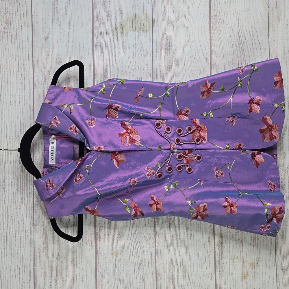 YiFei Qigong Embroidered Purple Top Sz Sm NwT